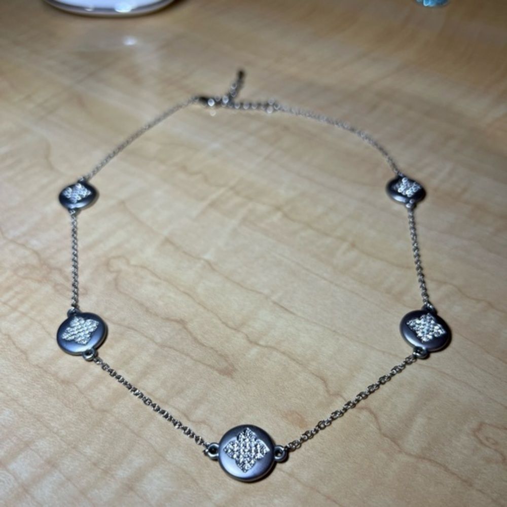 Vintage Costume Jewelry Adjustable Silver and Crystal Motif Necklace‎